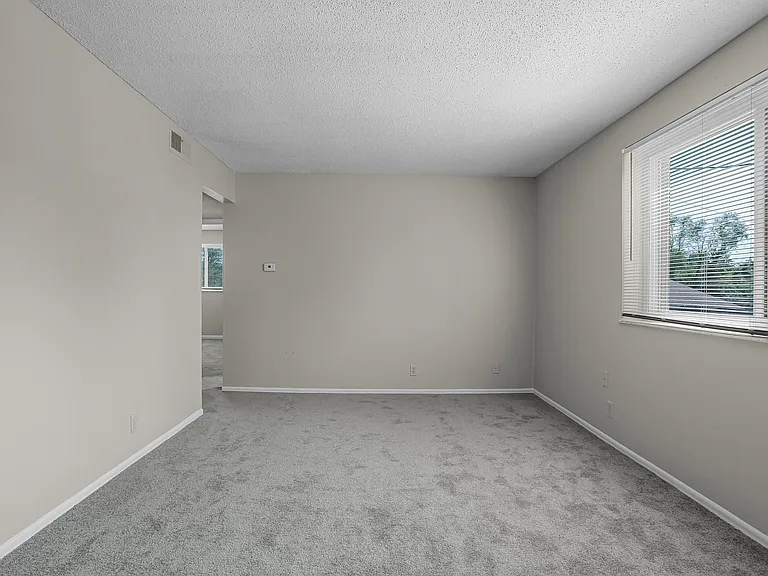 Bermuda Heights Apartments — Photo 7