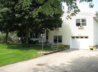 4431 Riverbend Dr SW, Grand Rapids, MI 49534