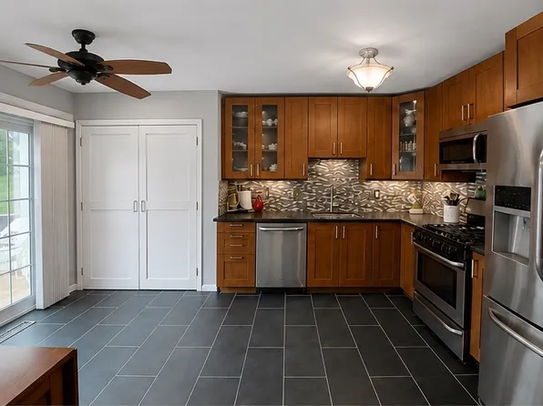 103 Red Rock Cir, Royersford, PA 19468