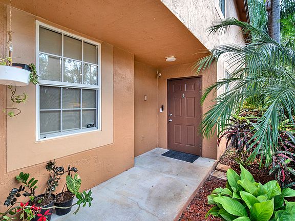 2nd image of 1516 Veracruz Ln #1