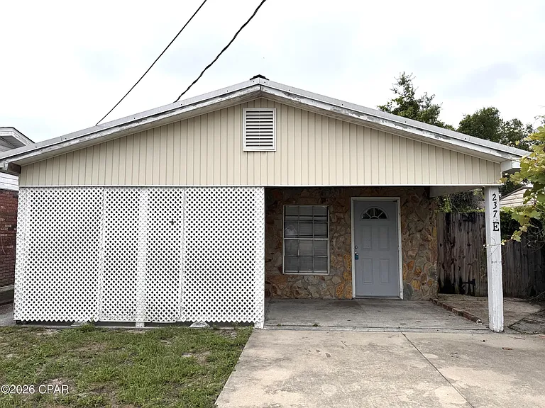 237 Helen Ave #E — Photo 2