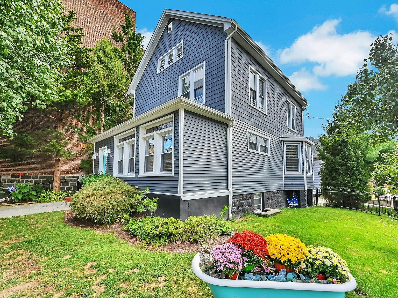 1 bed, 1.0 bath, $2,300 — Photo 2