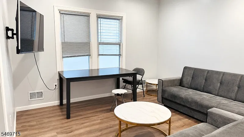 135 Fabyan Pl — Photo 4