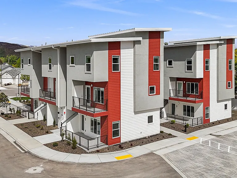 The Edge at State Apartments & Townhomes — Photo 13