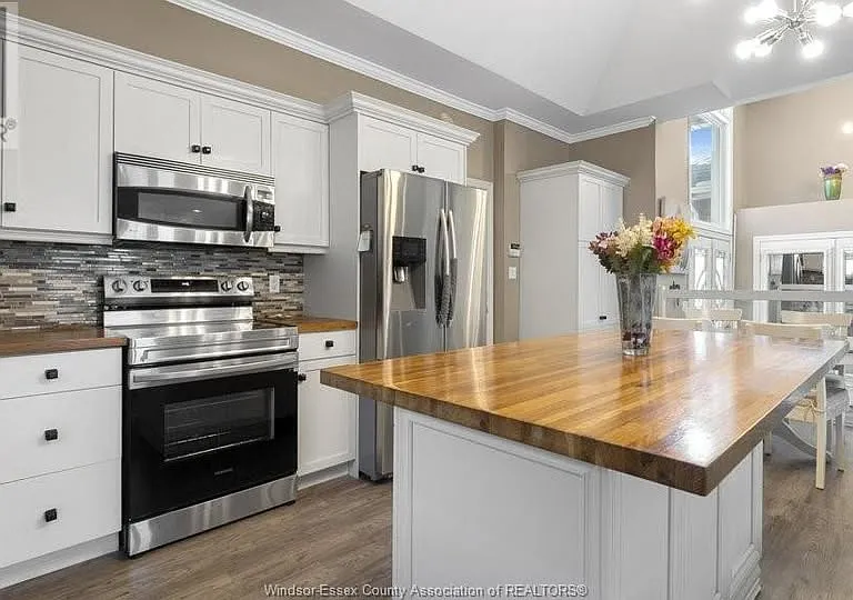 2239 Longfellow Ave — Photo 9