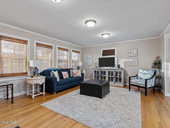 4th image of 115 Noyes Avenue