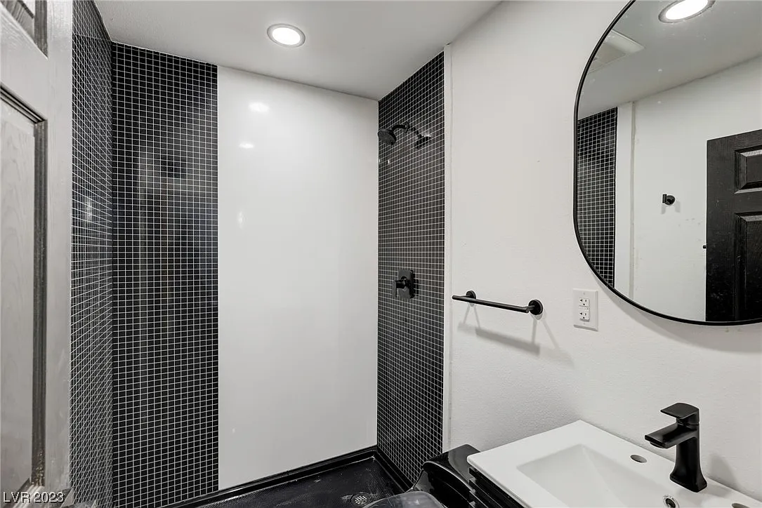 1 bed, 1.0 bath, 14420 sqft, $1,095 — Photo 1