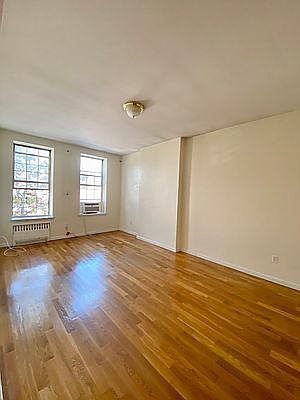 1st image of 152 Grattan St #2A