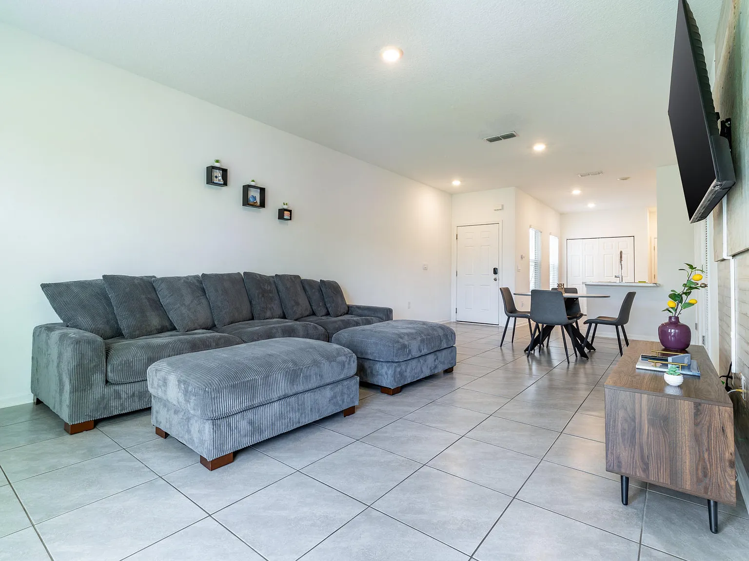 3 bed, 2.5 bath, 1502 sqft, $3,100 — Photo 2