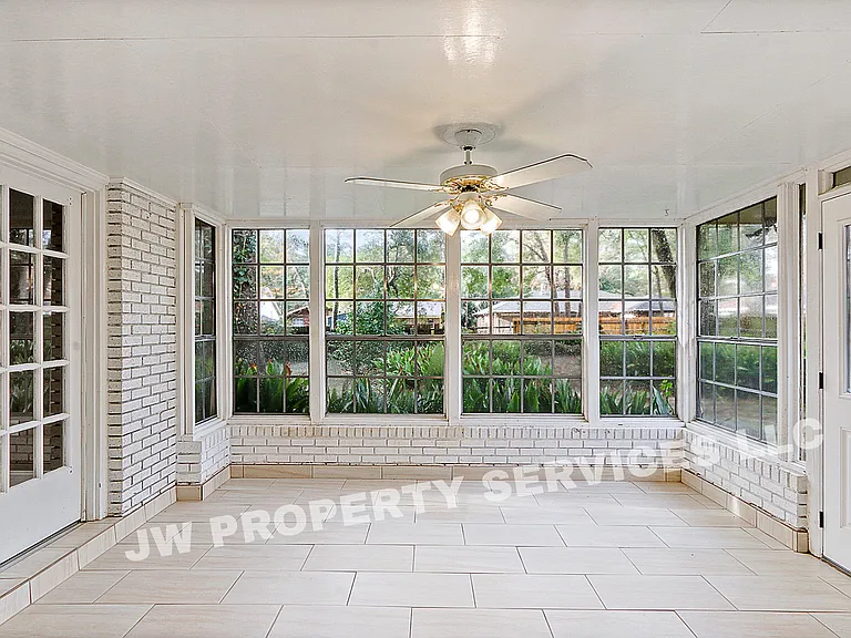 1915 S Jahncke Ave — Photo 10