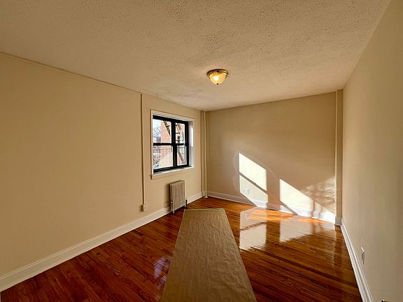 4th image of 20-15 21st Ave #2A