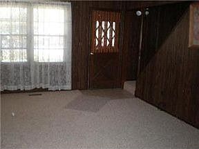 4th image of 6111 Gladstone Blvd