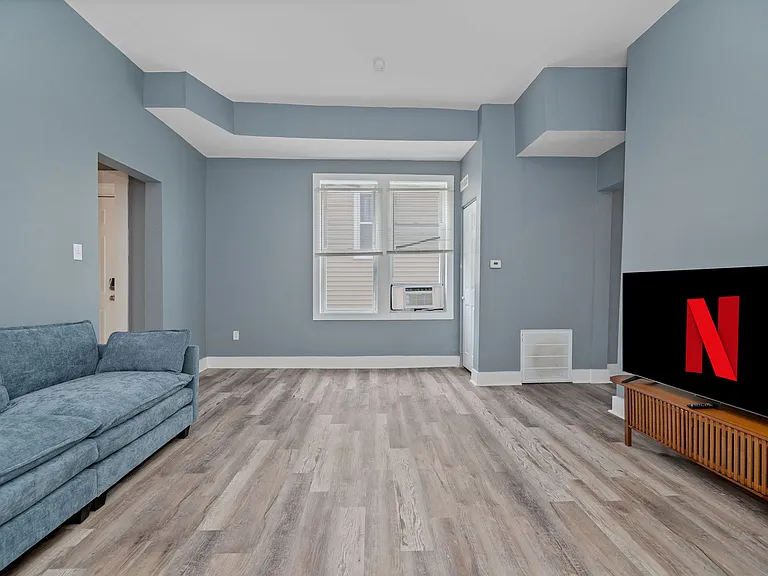 2413 Kenton St #2 — Photo 20