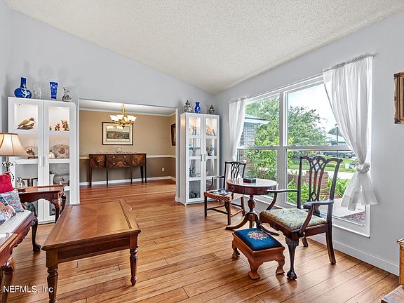 5th image of 14237 FALCON CREST Drive