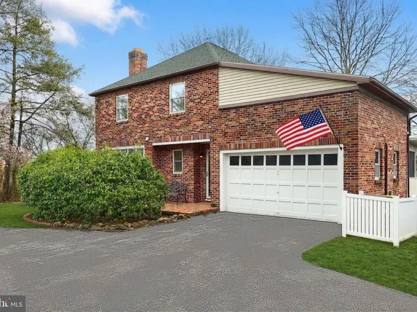 990 E Canal Rd, Dover, PA 17315