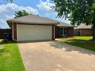 604 Earl A Rodkey Dr, Edmond, OK 73003