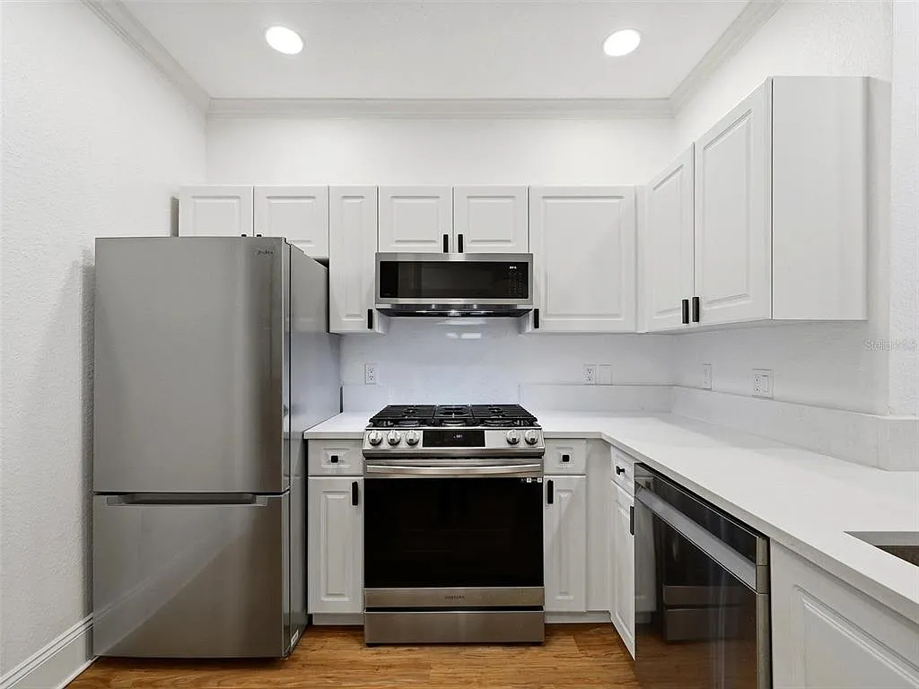 Building Photo - 2732 Via Murano #524