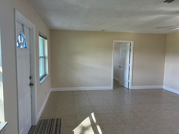 5th image of 2052 SE Jackson St