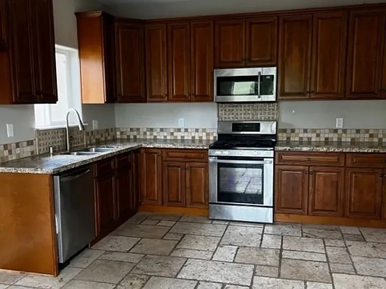 253 Sutter Crst W — Photo 7