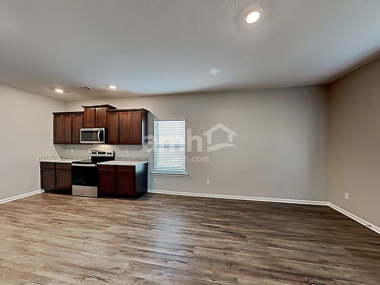 415 Vermeer Ct — Photo 5