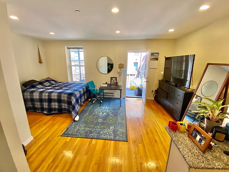 57 Clarendon St #6 — Photo 30