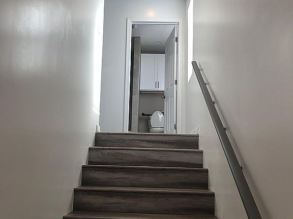 5th image of 844 W 105th St
