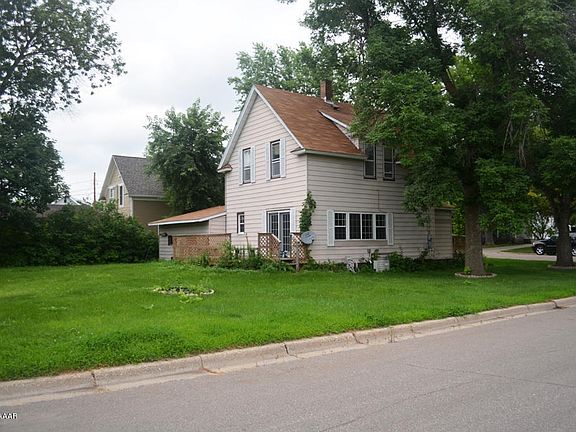 3rd image of 110 6th St SE