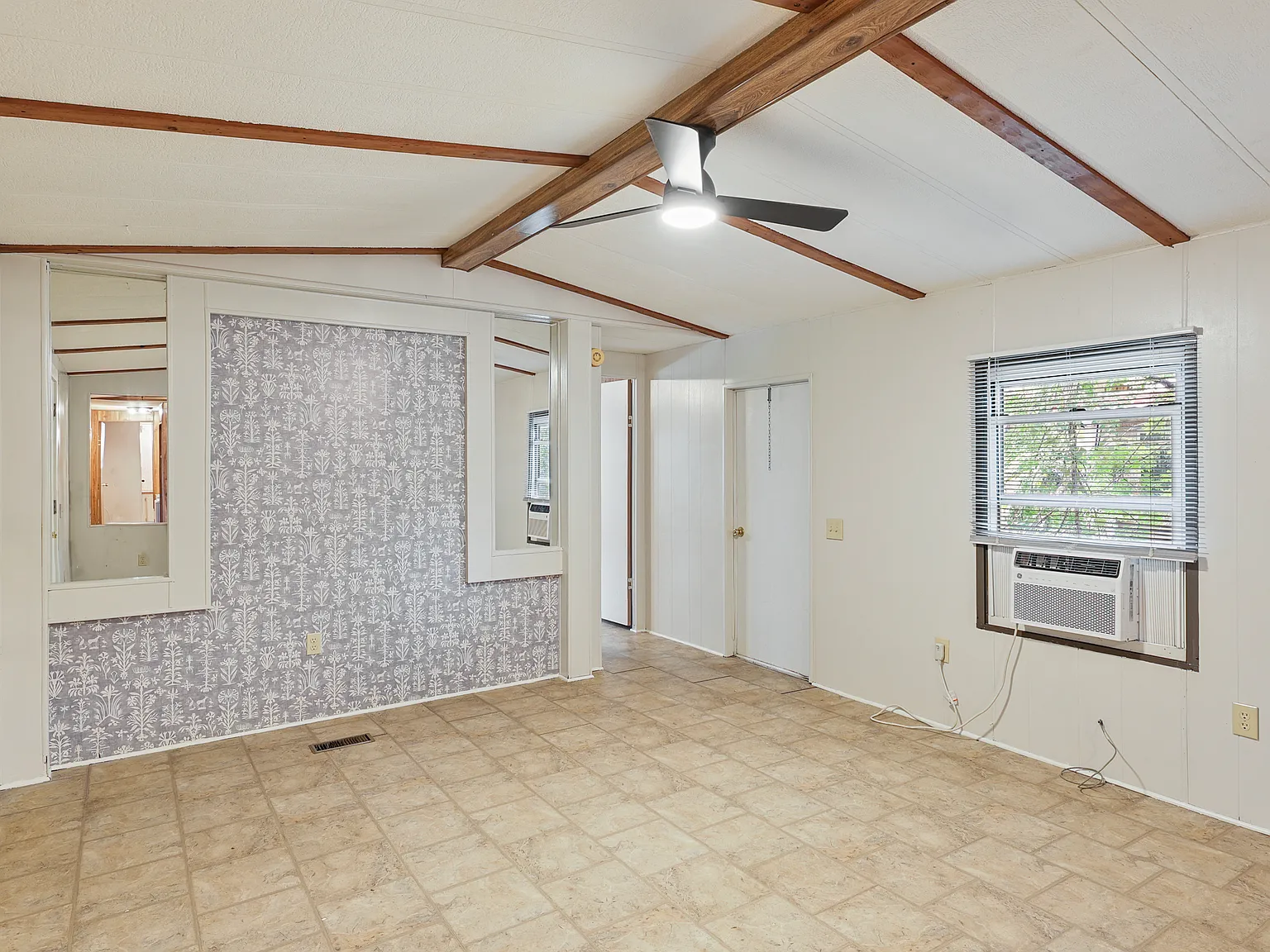 2 bed, 980 sqft, $1,300 — Photo 4