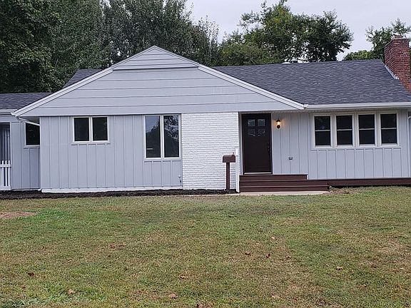 4th image of 325 Sayville Blvd