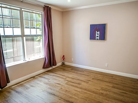 5th image of 930 N Doheny Dr APT 217