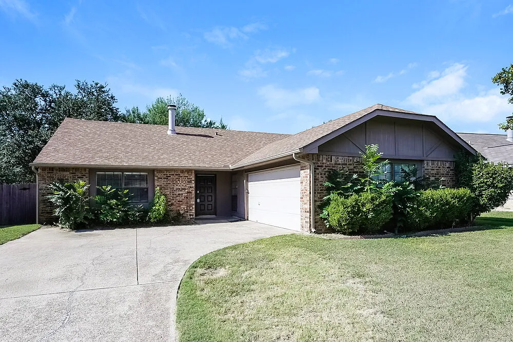 3 bed, 2.0 bath, 1700 sqft, $1,760 — Photo 1