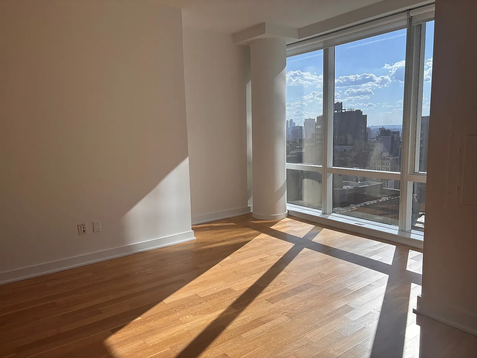 885 6th Avenue — Photo 3