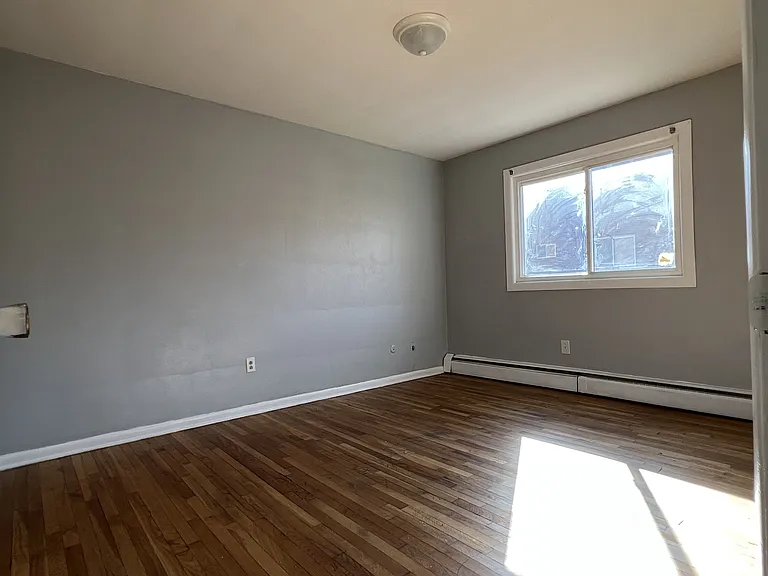 27 Tompkins St #B3 — Photo 6