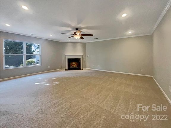 5th image of 901 Willow Creek Dr