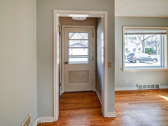 4th image of 2925 Stevens St