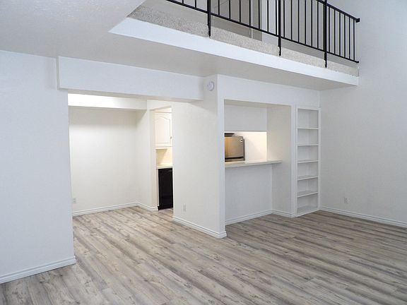 3rd image of 3100 Elizabeth St Unit 202