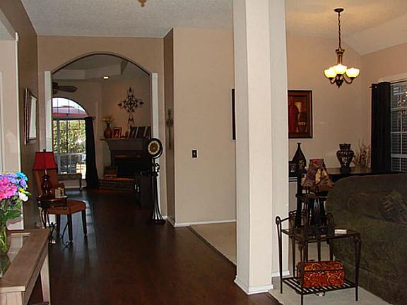 4th image of 1608 Lansdale Dr