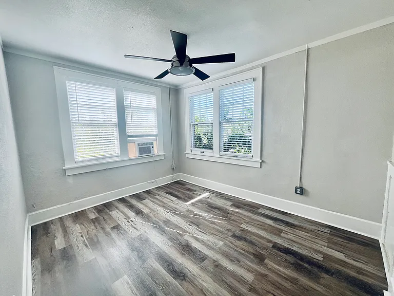 360 13th Ave NE — Photo 5