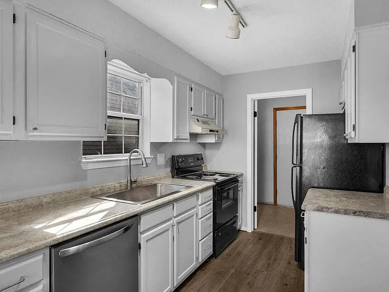 1819 Heartland Dr — Photo 7