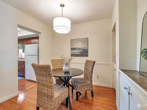 5th image of 4707 W Lake Sammamish Parkway SE #D303