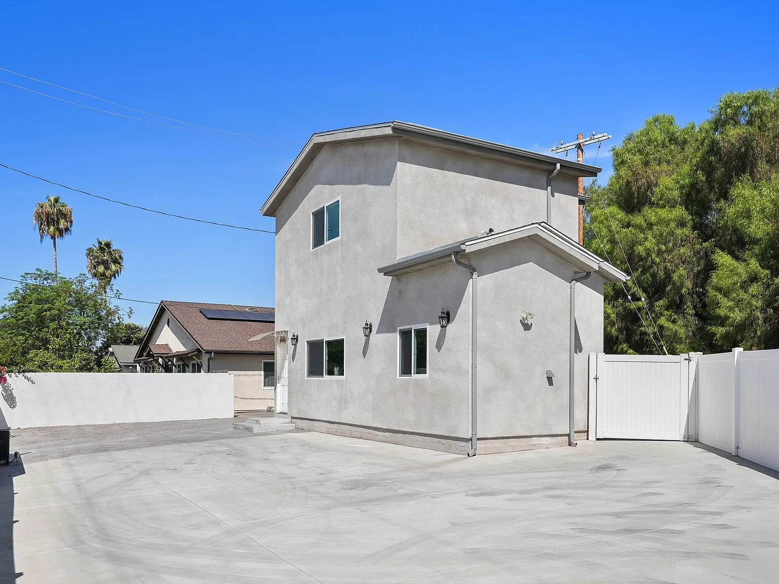 2 bed, 2.5 bath, 1200 sqft, $3,500 — Photo 4