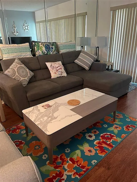 2 bed, 2.0 bath, 890 sqft, $2,200 — Photo 2