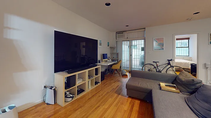 Rented by Bond New York | media 1