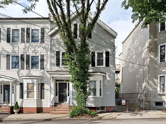 2nd image of 218 W 7th St #2
