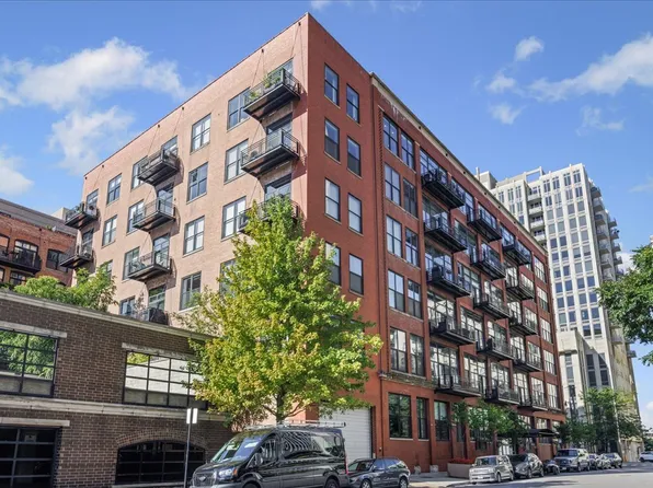 525 W Superior St APT 224, Chicago, IL 60654