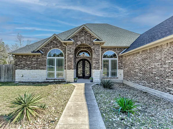 105 Arbors Cir, Elgin, TX 78621