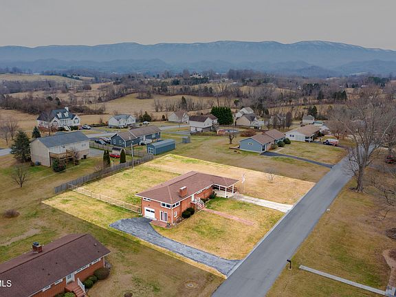 5th image of 229 Scenic Dr