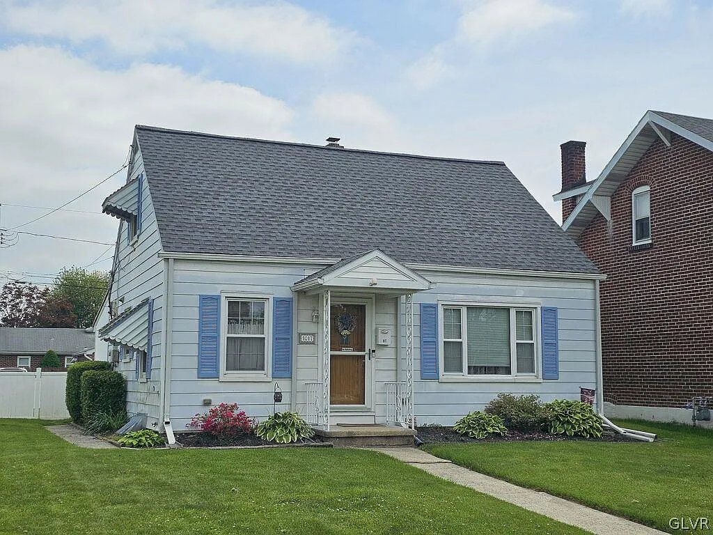1017 N Van Buren St photo 1