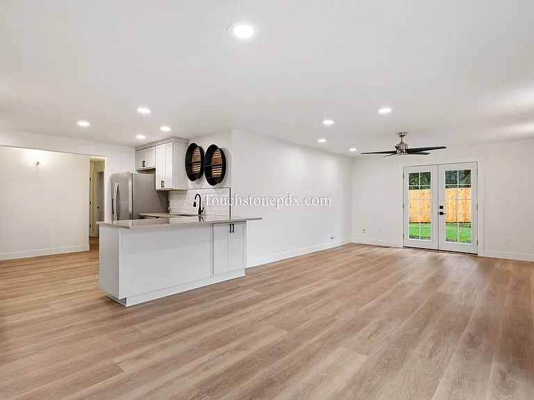 20160 Quinalt Dr — Photo 12