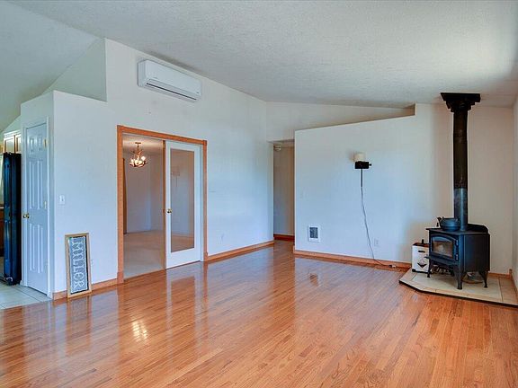 3rd image of 6089 NW Combs St